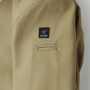AZ-89002 シングルライダースジャケット（男女兼用）［社名刺繍無料］ 左袖には控えめなロゴでさりげなくブランドを主張。ペンポケットは贅沢な玉縁。