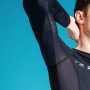 IZFRONTIER209 冷感・遮熱・消臭コンプレッションクルーネックシャツ【刺繍不可】 二の腕から脇下までの広い範囲をメッシュ仕様にすることで快適性をアップ